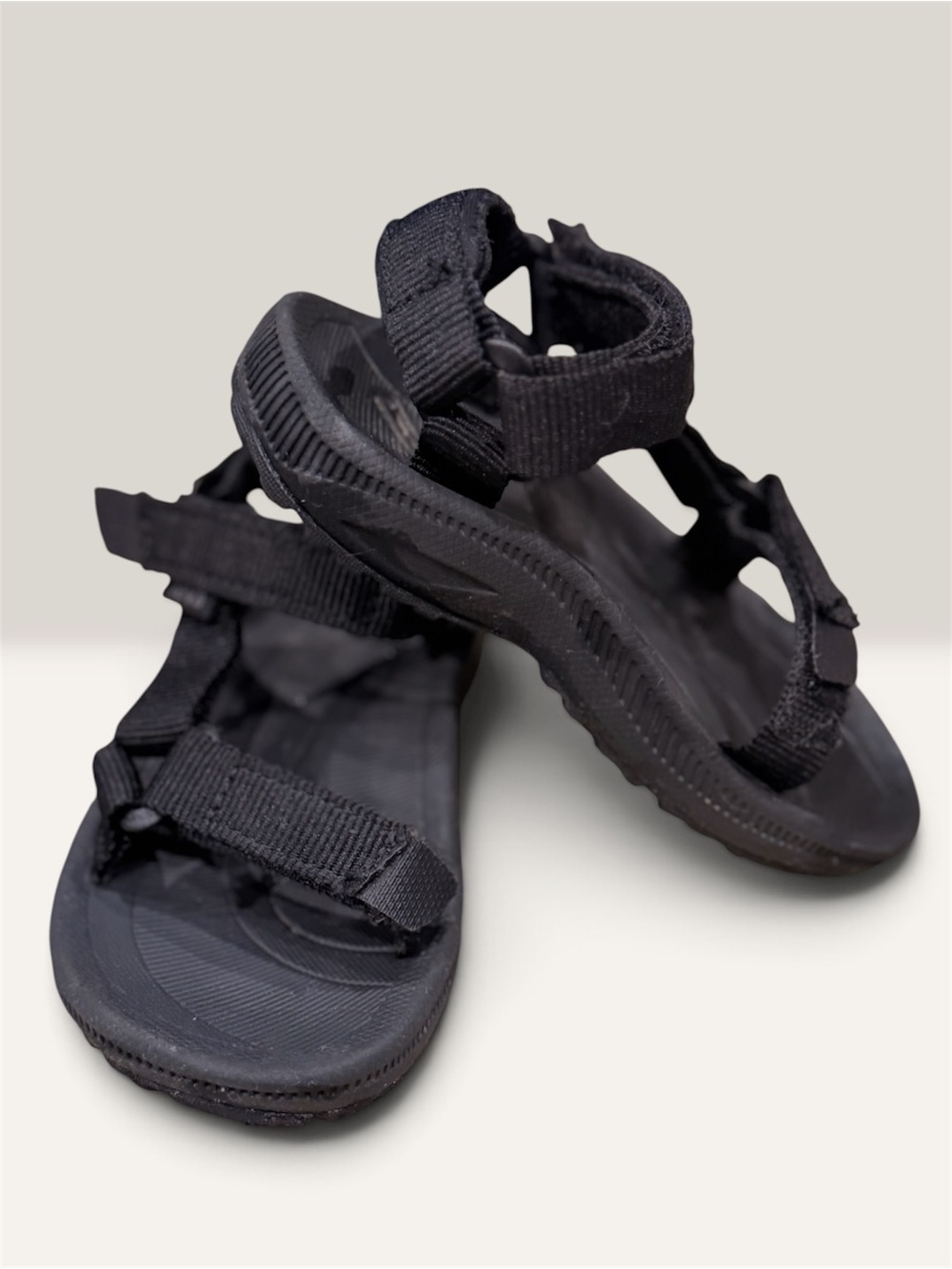 Teva Hurricane - Picture 1 of 4